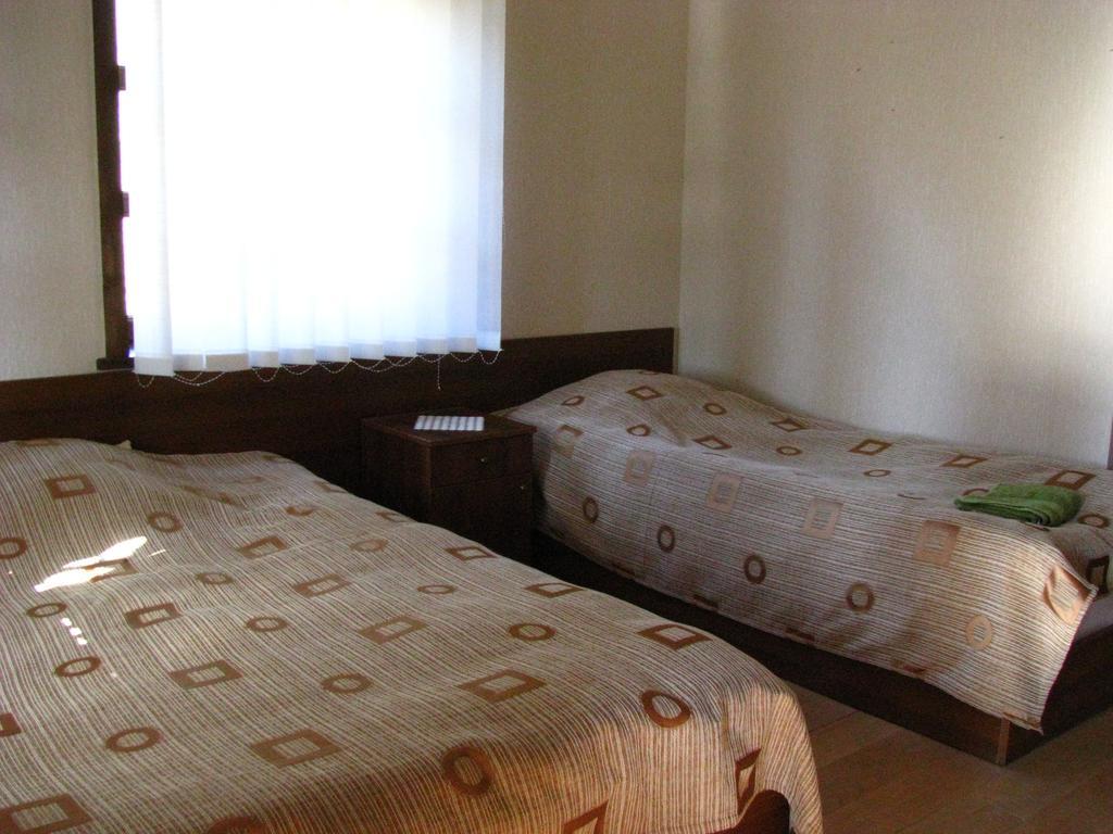 Guest House Shina Omalo Rum bild