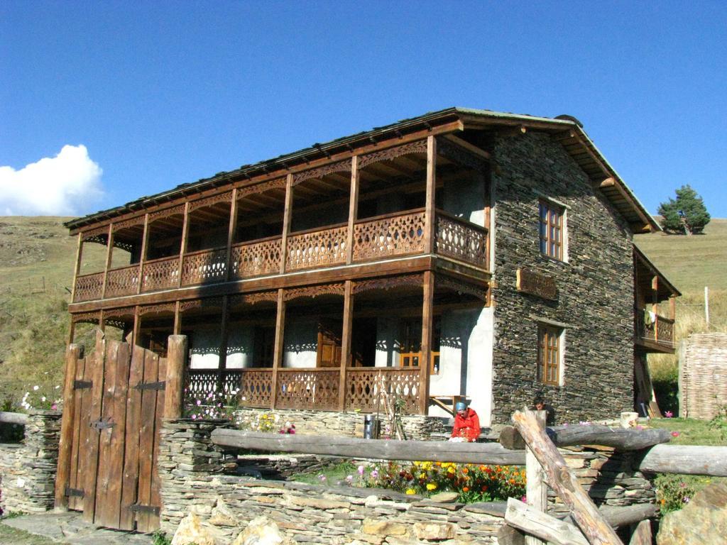 Guest House Shina Omalo Exteriör bild